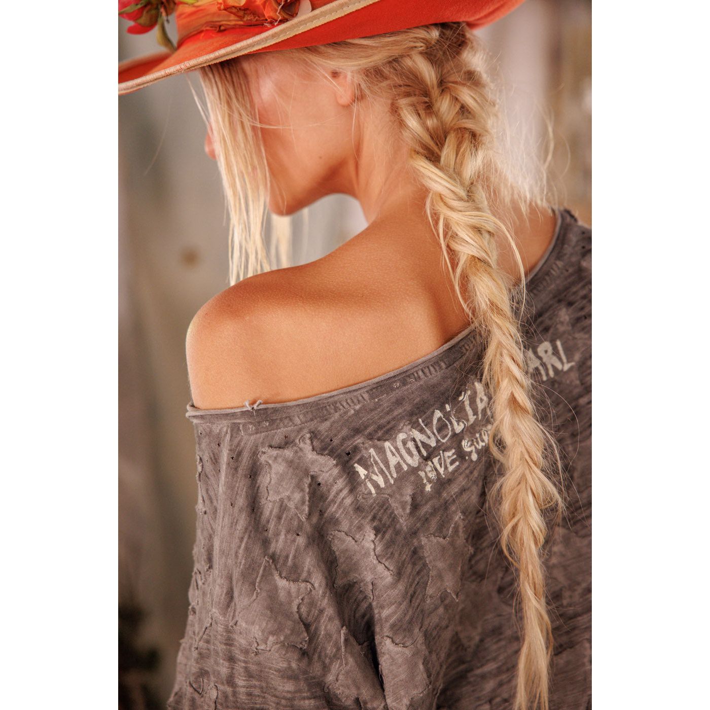 Magnolia Pearl Little Star Appliqué Tee in Meteorite