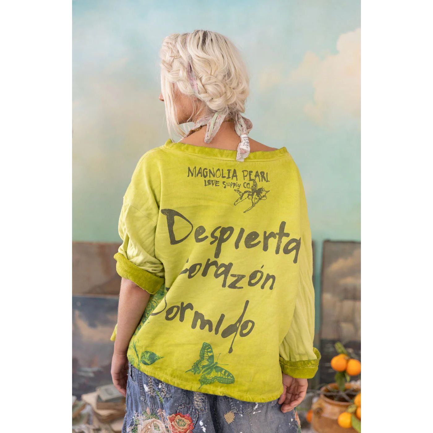 Magnolia Pearl Butterfly Despierta Corazón Hermosa Sweatshirt in Sunshine