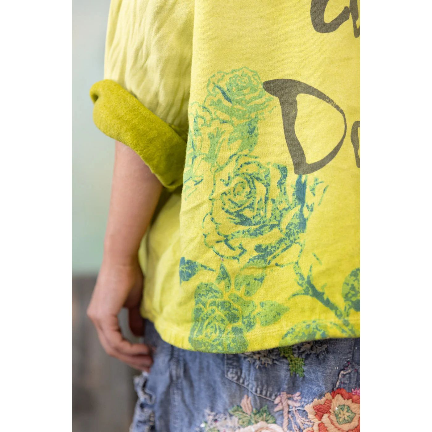 Magnolia Pearl Butterfly Despierta Corazón Hermosa Sweatshirt in Sunshine