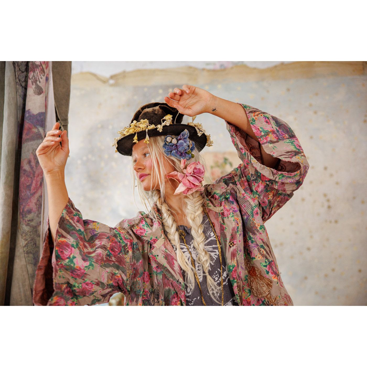 Magnolia Pearl Appliqué Cyrene Coat in Izmir