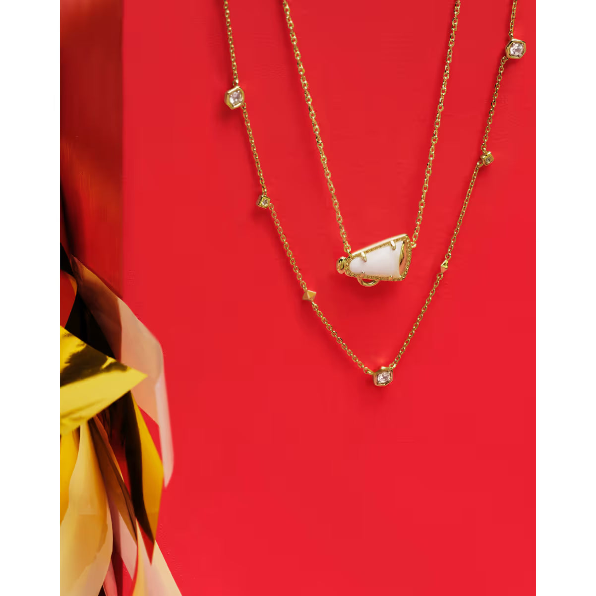 Kendra Scott Cheer Gold Short Pendant Necklace