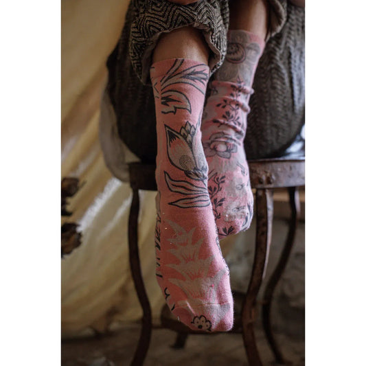 Magnolia Pearl Floral Socks 141 in Moxie