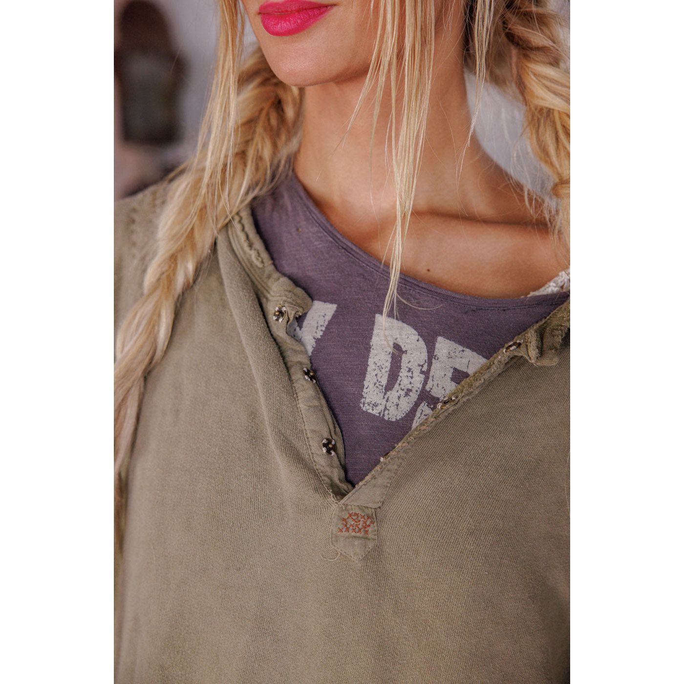 Magnolia Pearl Fleece Riehl Henley in Aged