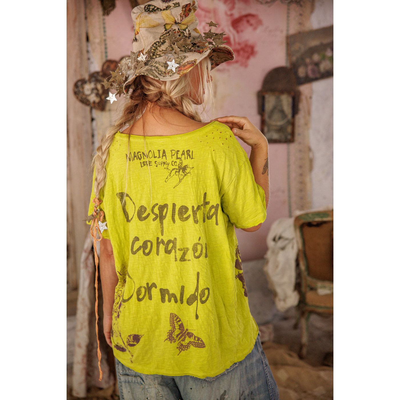 Magnolia Pearl Butterfly Despierta Corazón Tee in Krewe 