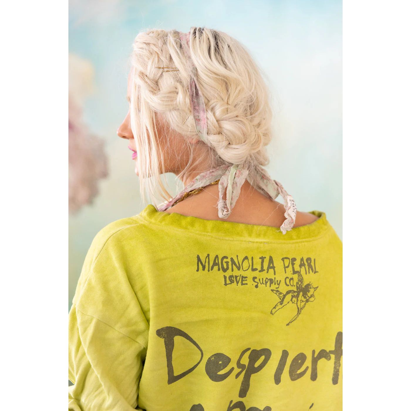 Magnolia Pearl Butterfly Despierta Corazón Hermosa Sweatshirt in Sunshine