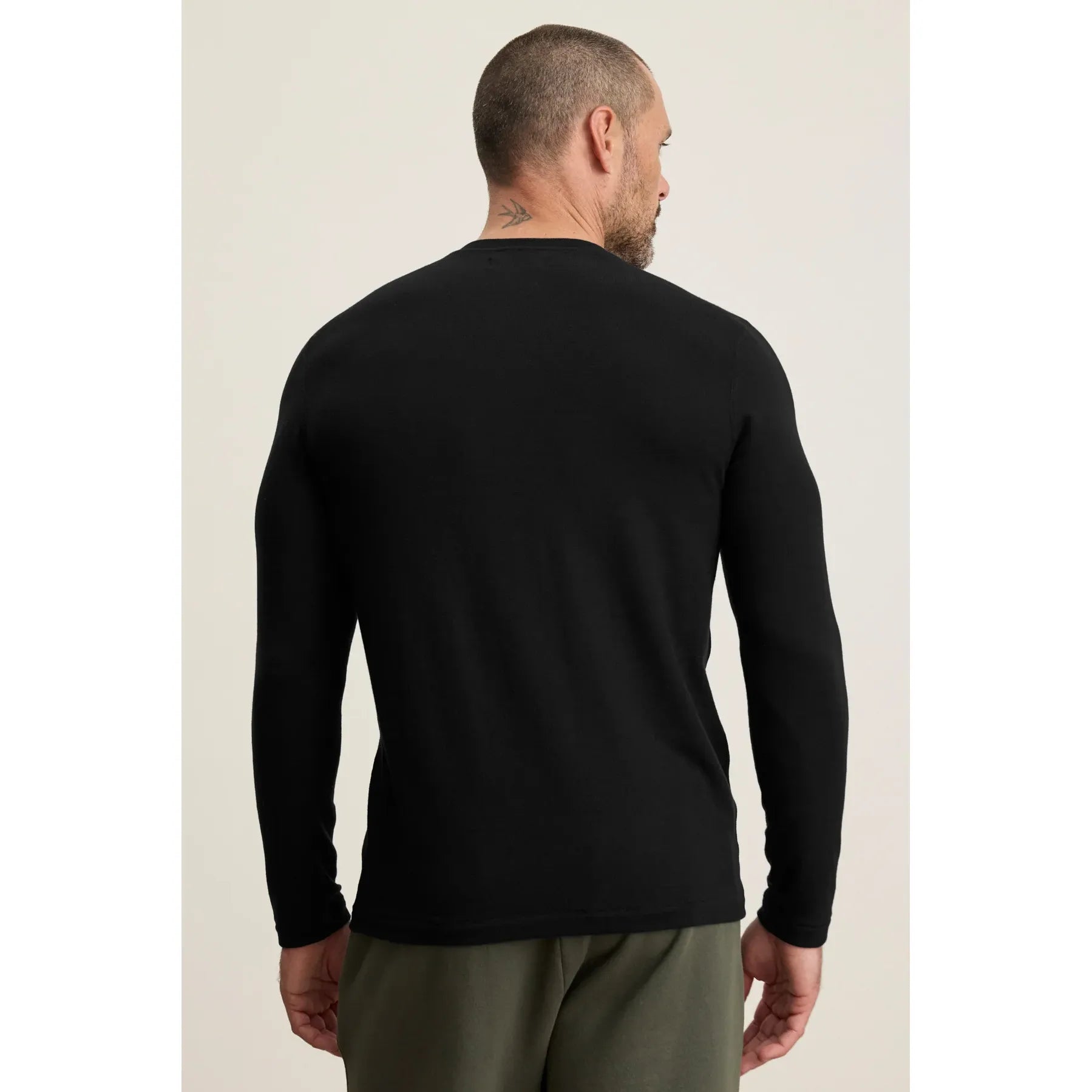 Velvet Men Becker Crew in Black