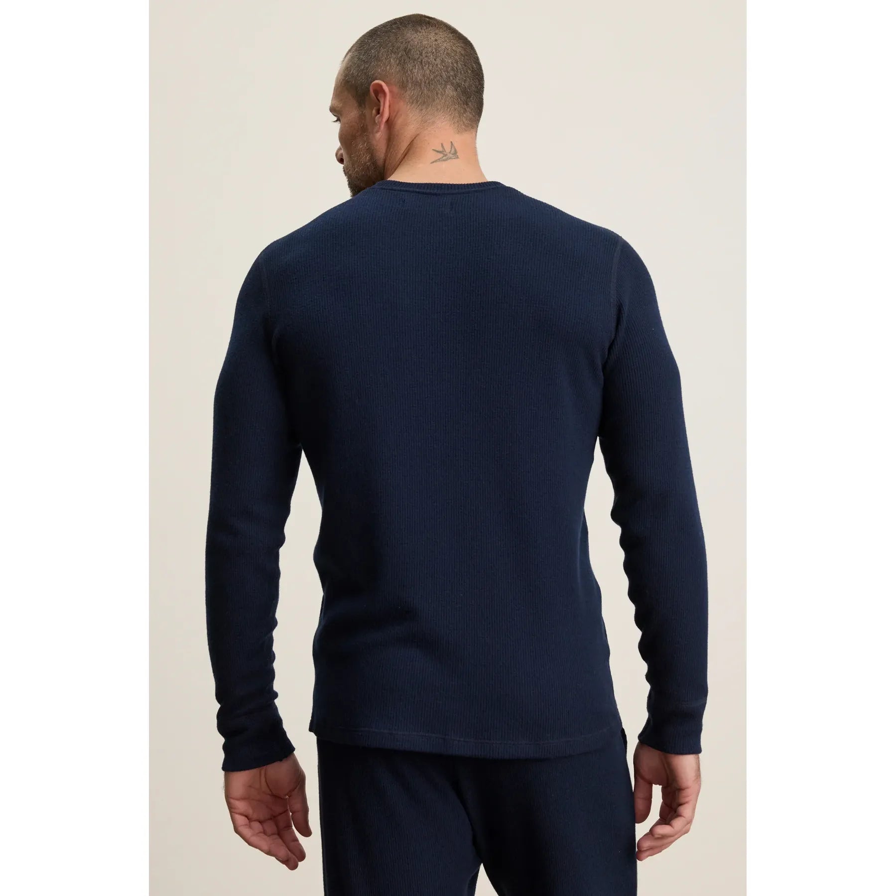 Velvetmen Tobias Crew in Postman