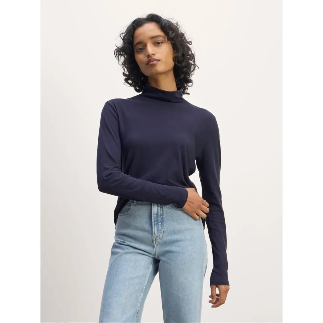 Everlane The Air Turtleneck in Navy