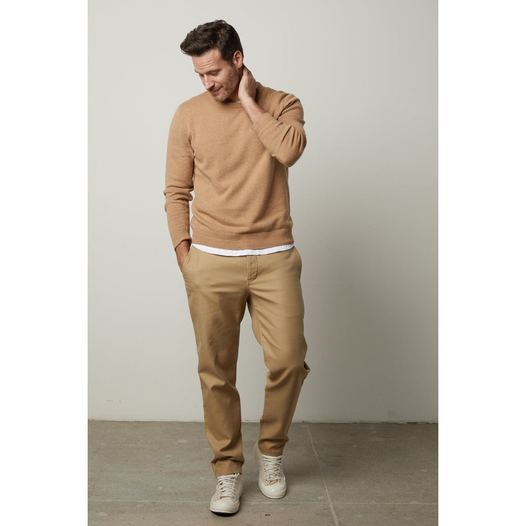 Velvetmen Dashell Wool Blend Crew Neck Sweater in Camel