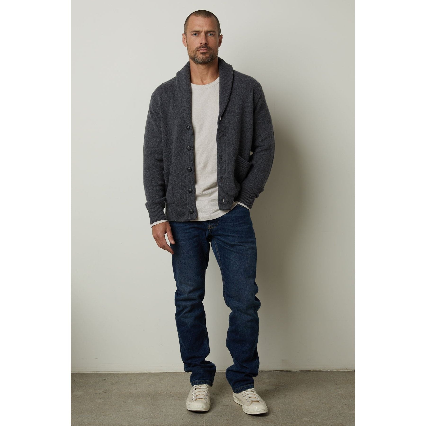 Velvetmen Thornton Button Front Cardigan in Charcoal