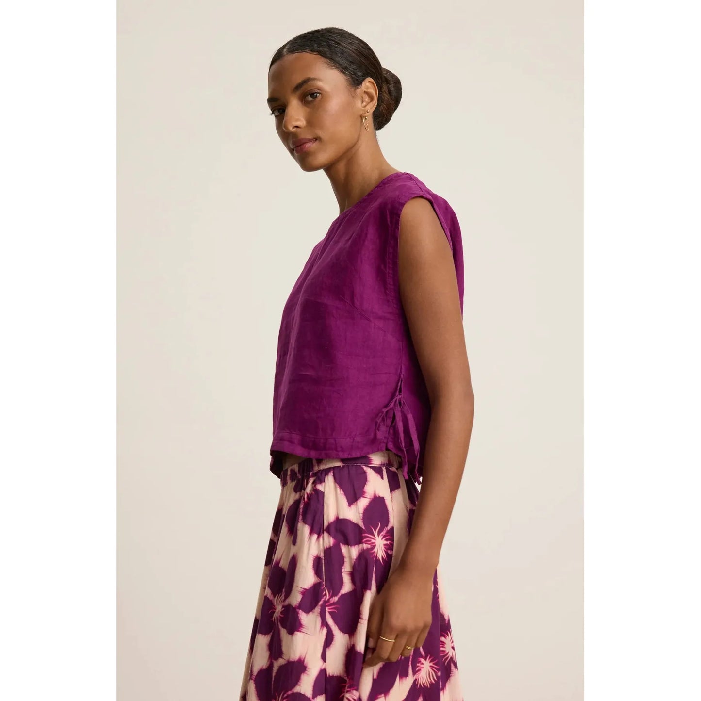 Velvet by Graham & Spencer Tavia Woven Linen Sleeveless Top in Grapes