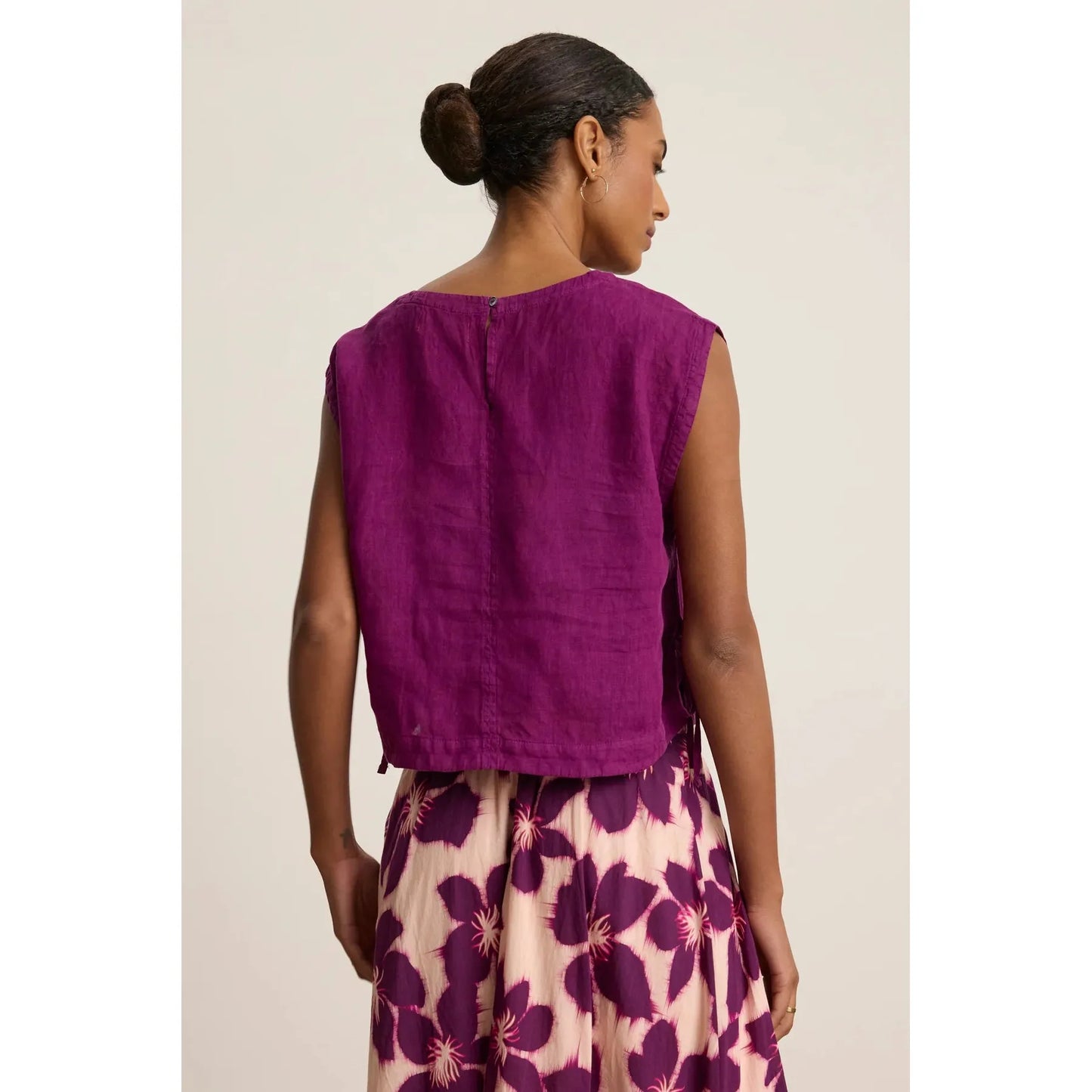 Velvet by Graham & Spencer Tavia Woven Linen Sleeveless Top in Grapes