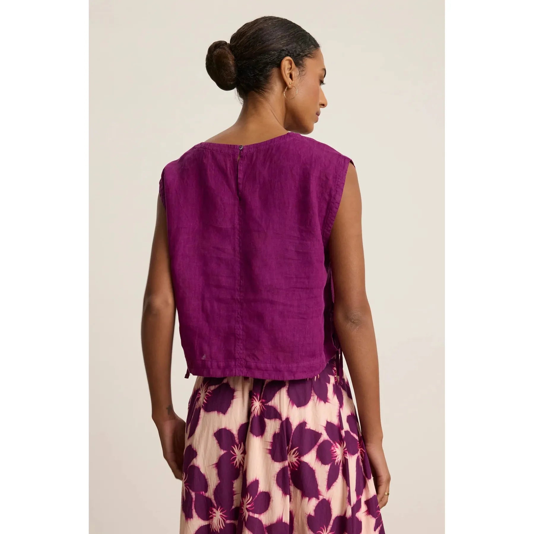 Velvet by Graham & Spencer Tavia Woven Linen Sleeveless Top in Grapes